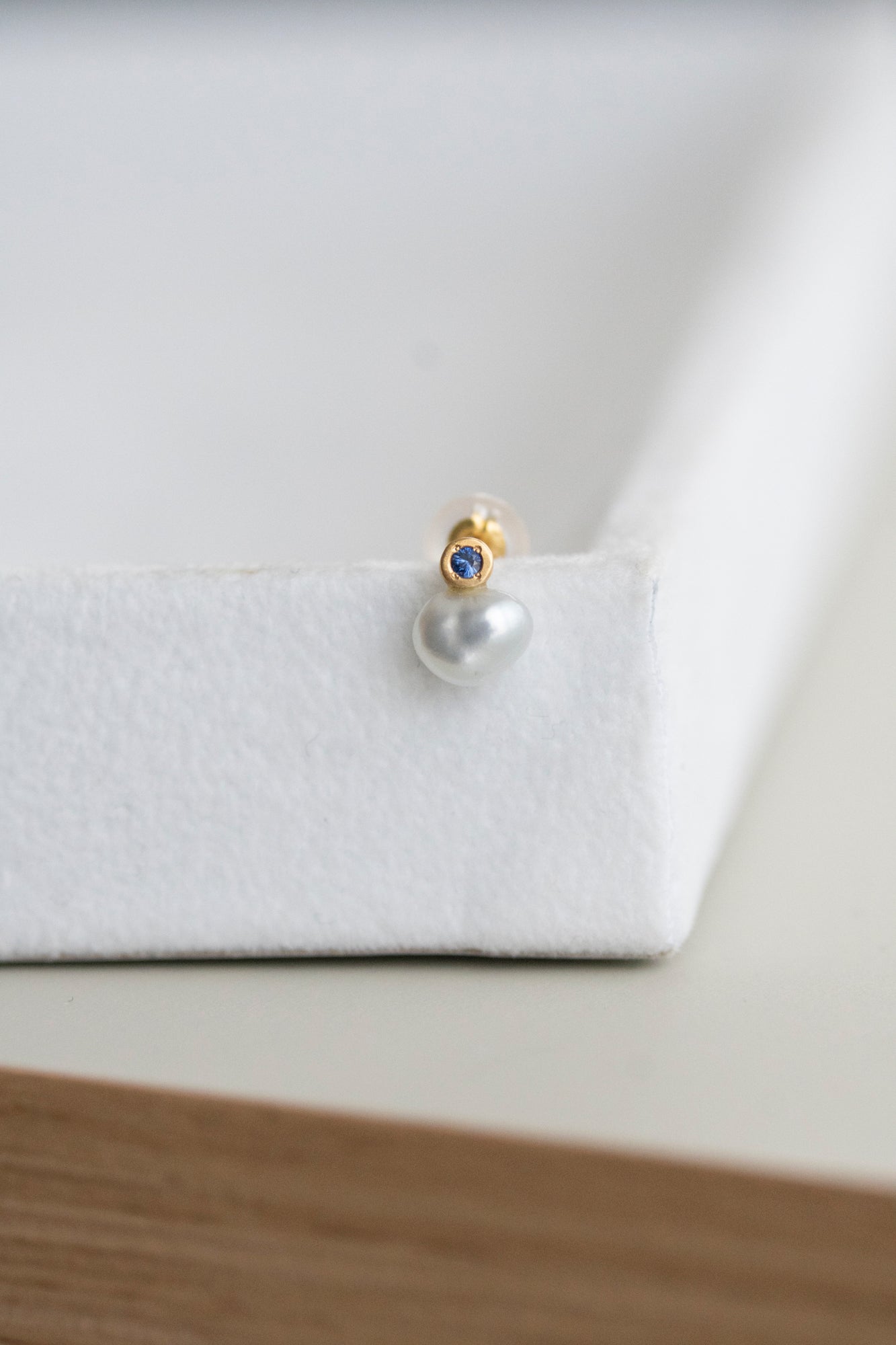 MINIMUMNUTS keshi pearl * blue sapphire pierce A /K18