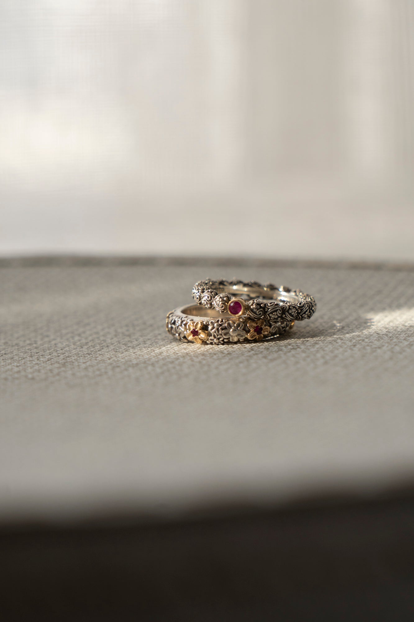 Gerochristo Wild Flowers Anthemis Ring Ruby /SV&K18