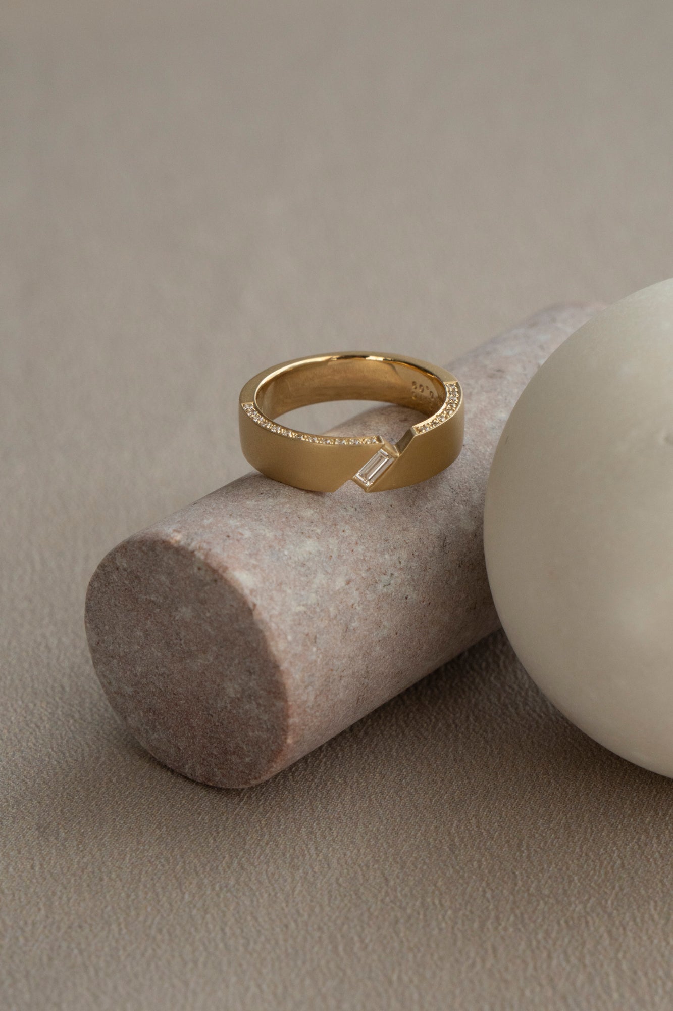 ALLIS Baguette & Melee Diamond Ring /K18