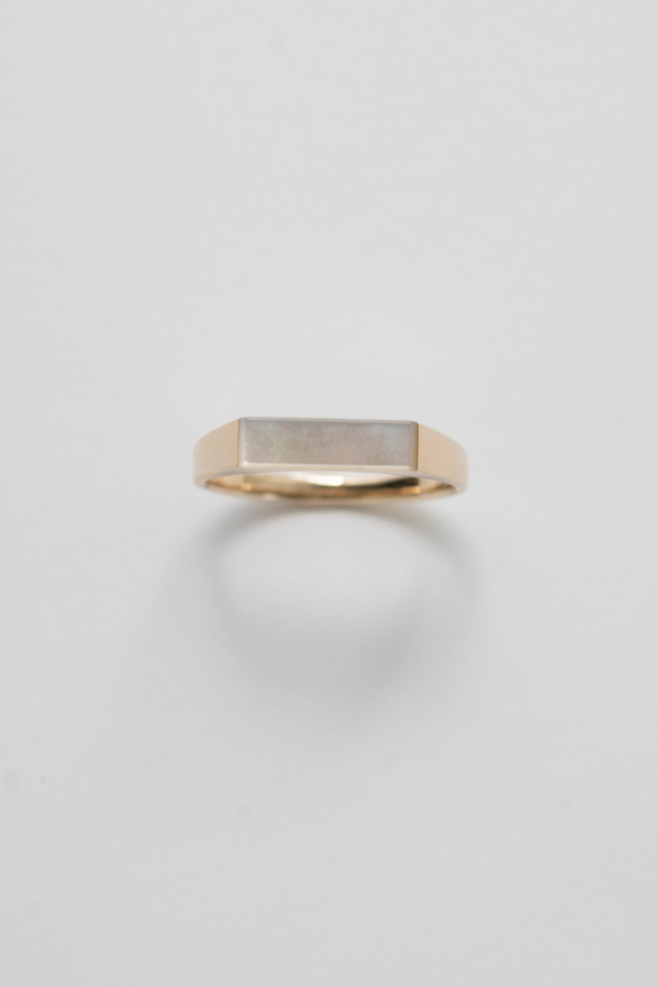simmon 10K & NARROW SHELL SIGNET RING CUT /K10
