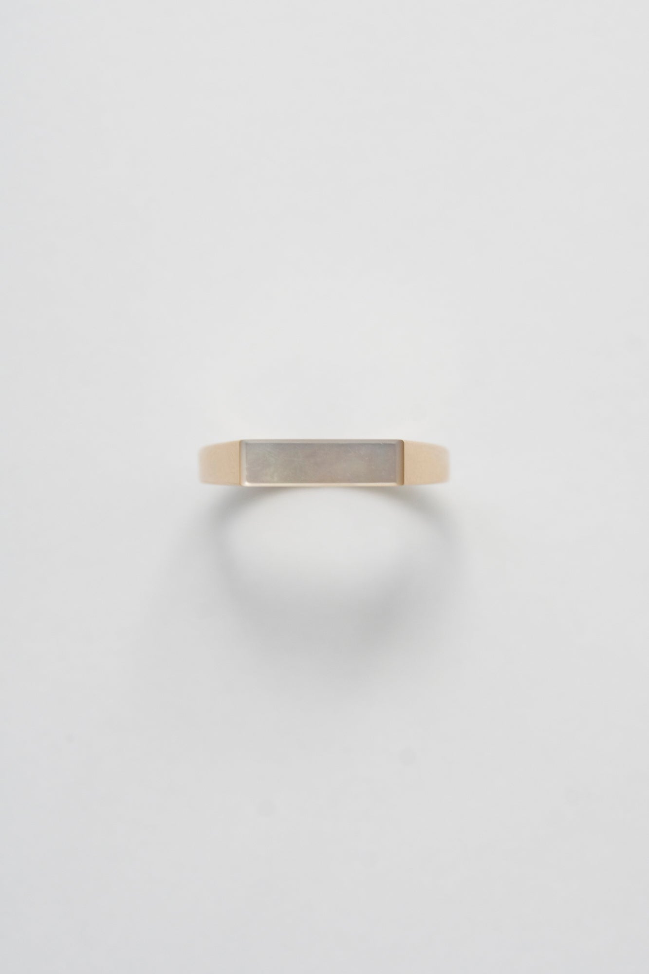 simmon 10K & NARROW SHELL SIGNET RING CUT /K10