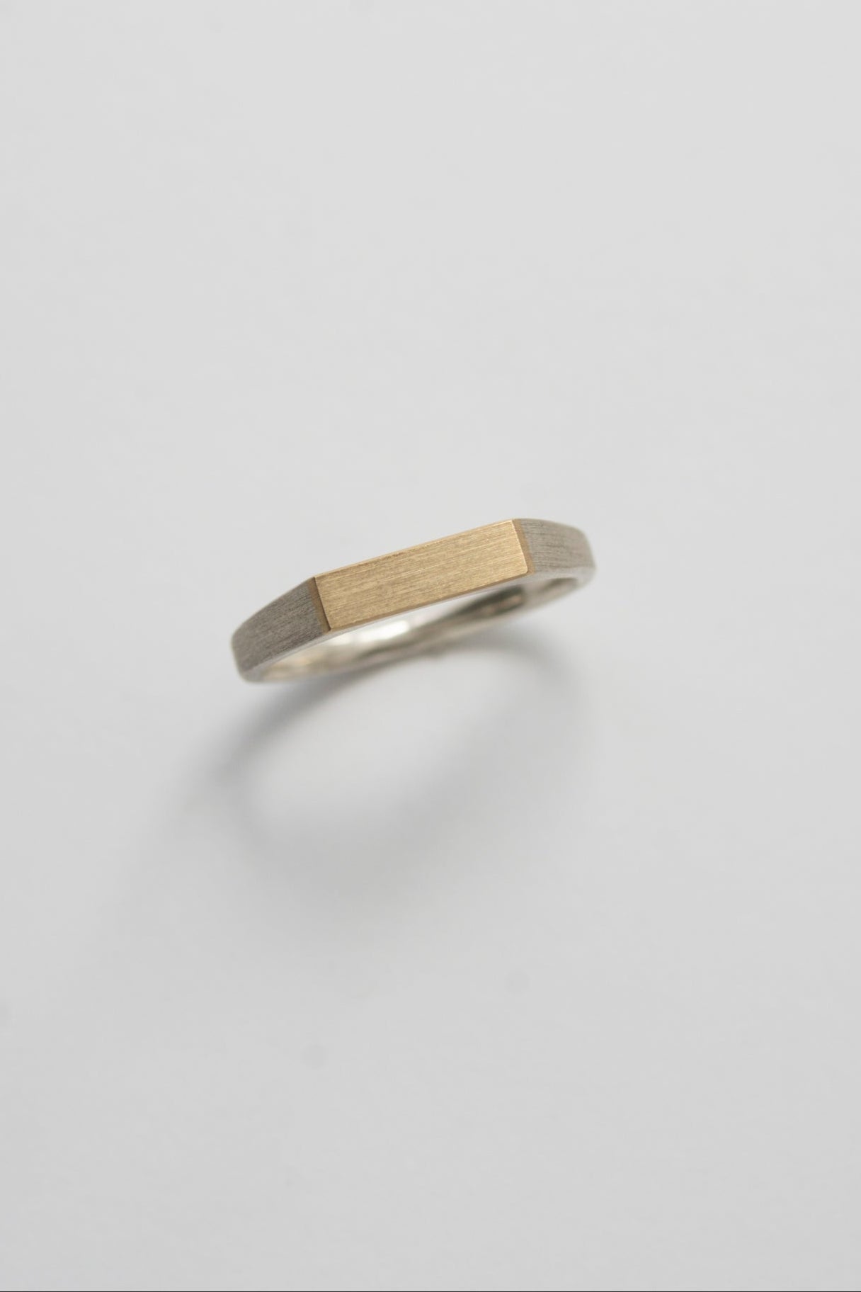 simmon SV & 10K SIGNET RING FLAT NARROW