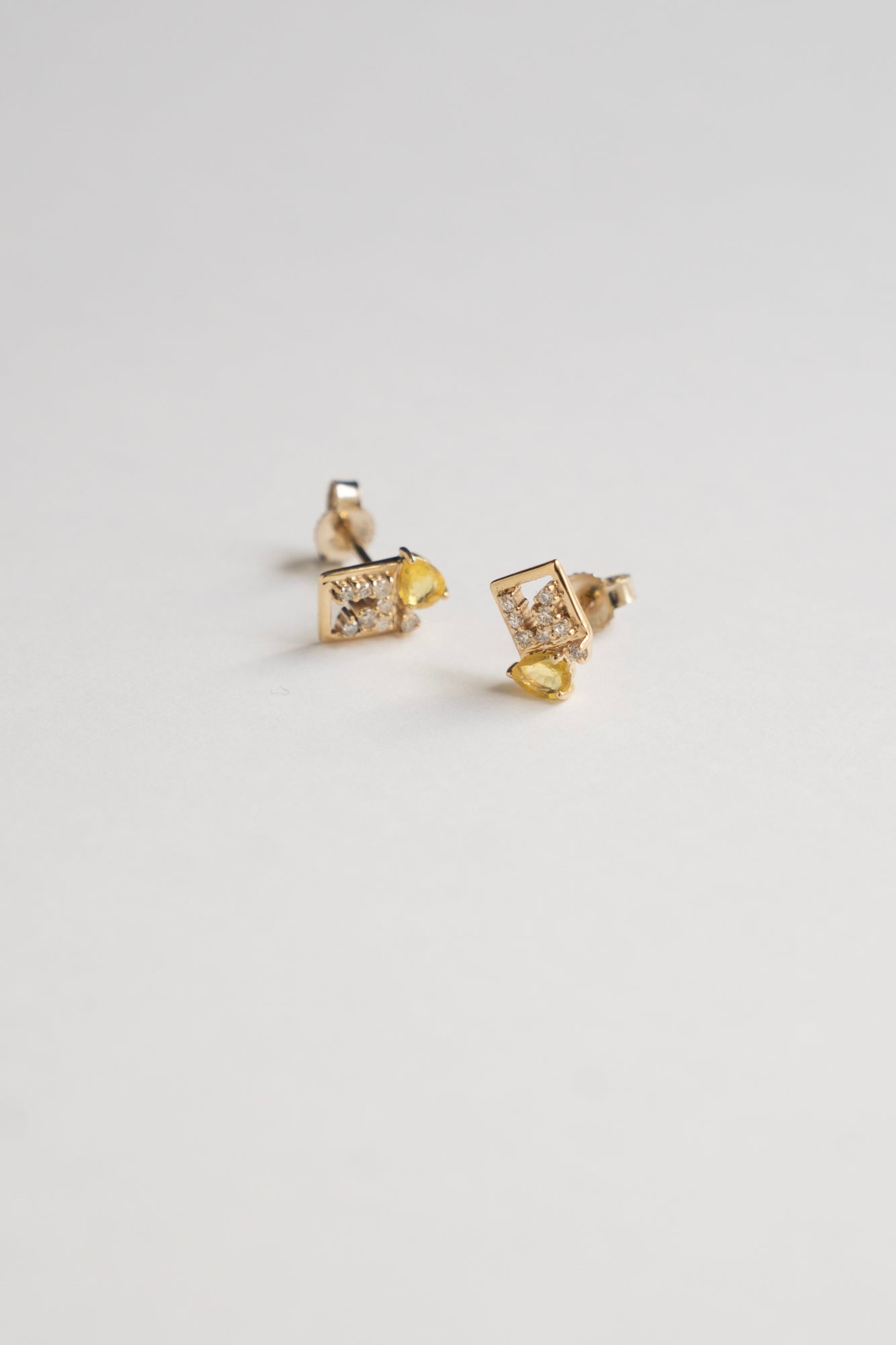 MILA OMI MATA CERES STUDS Yellow Sapphire Pierced Earring /K10