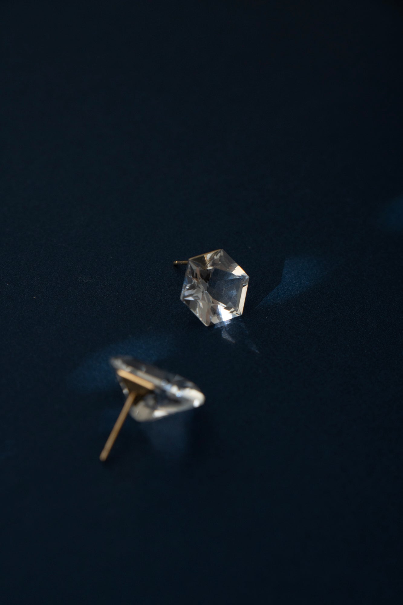 simmon Seta Hexagon quartz pierced earring /K18