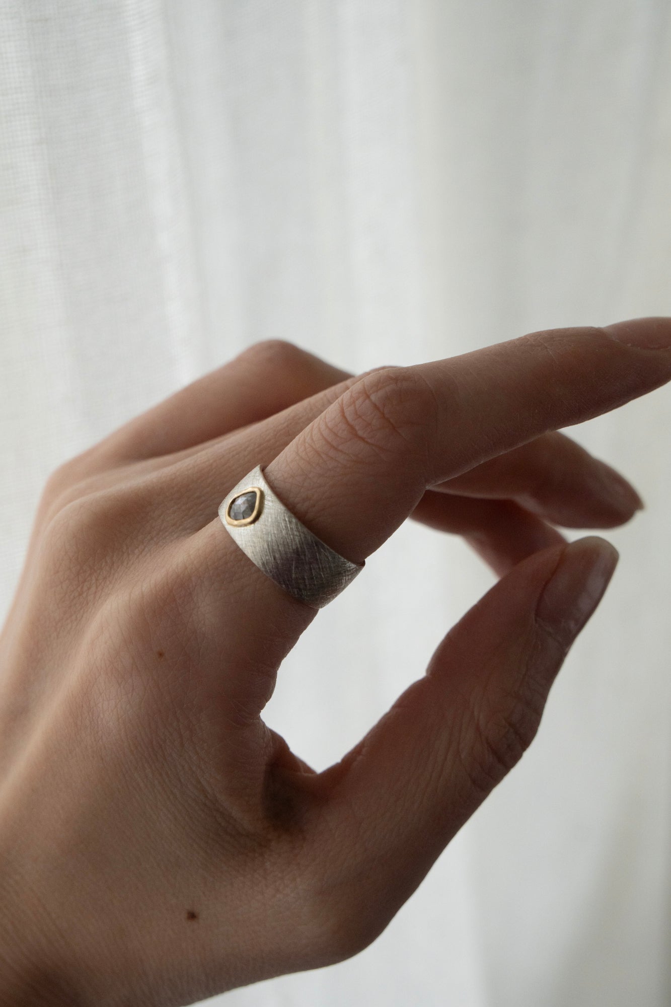 simmon Seta Salt & Pepper Diamond Bezel Flat Ring /SV900&PT100