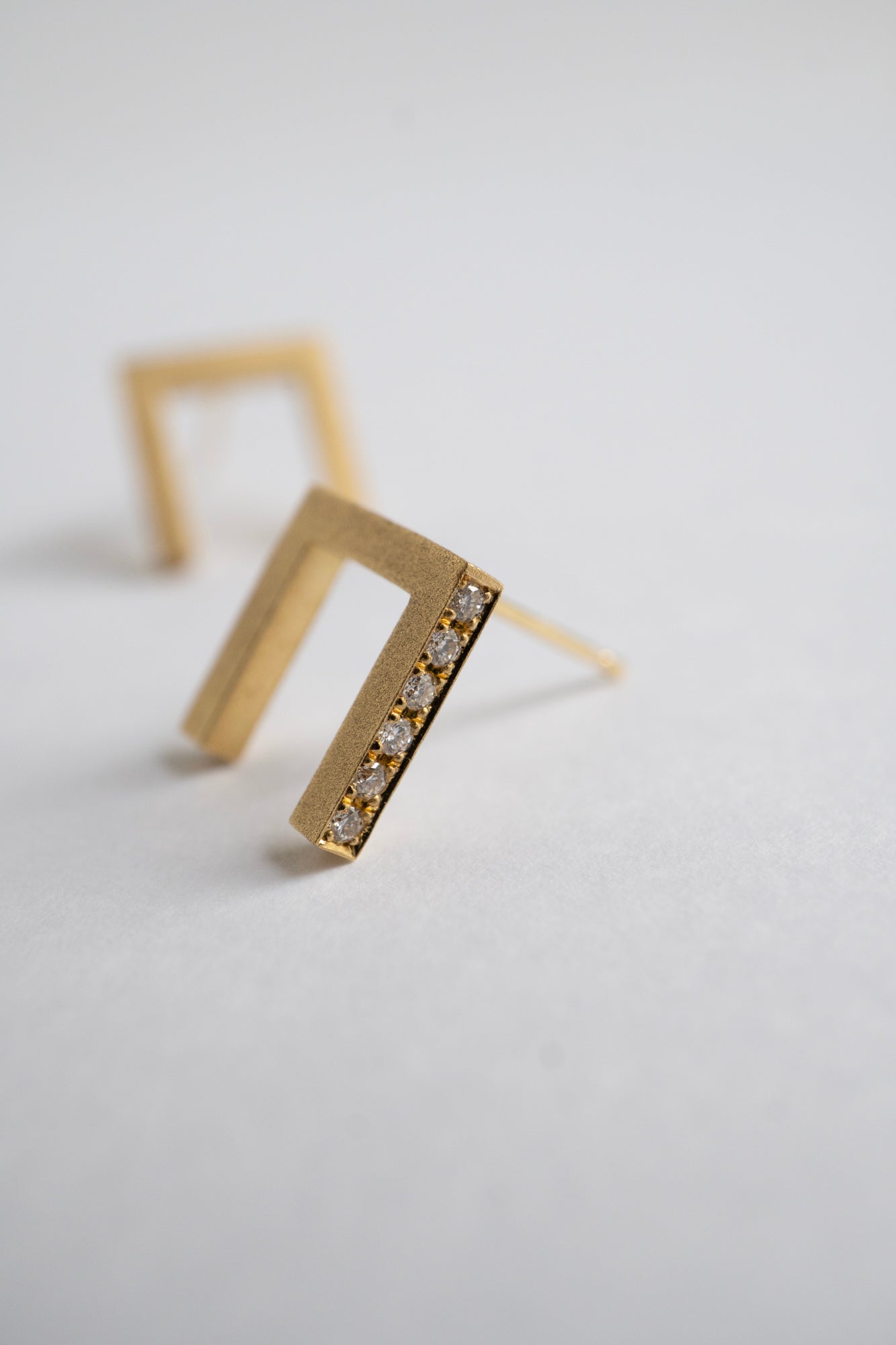 ALLIS Bridge Diamond Pierced Earrings Side /K18