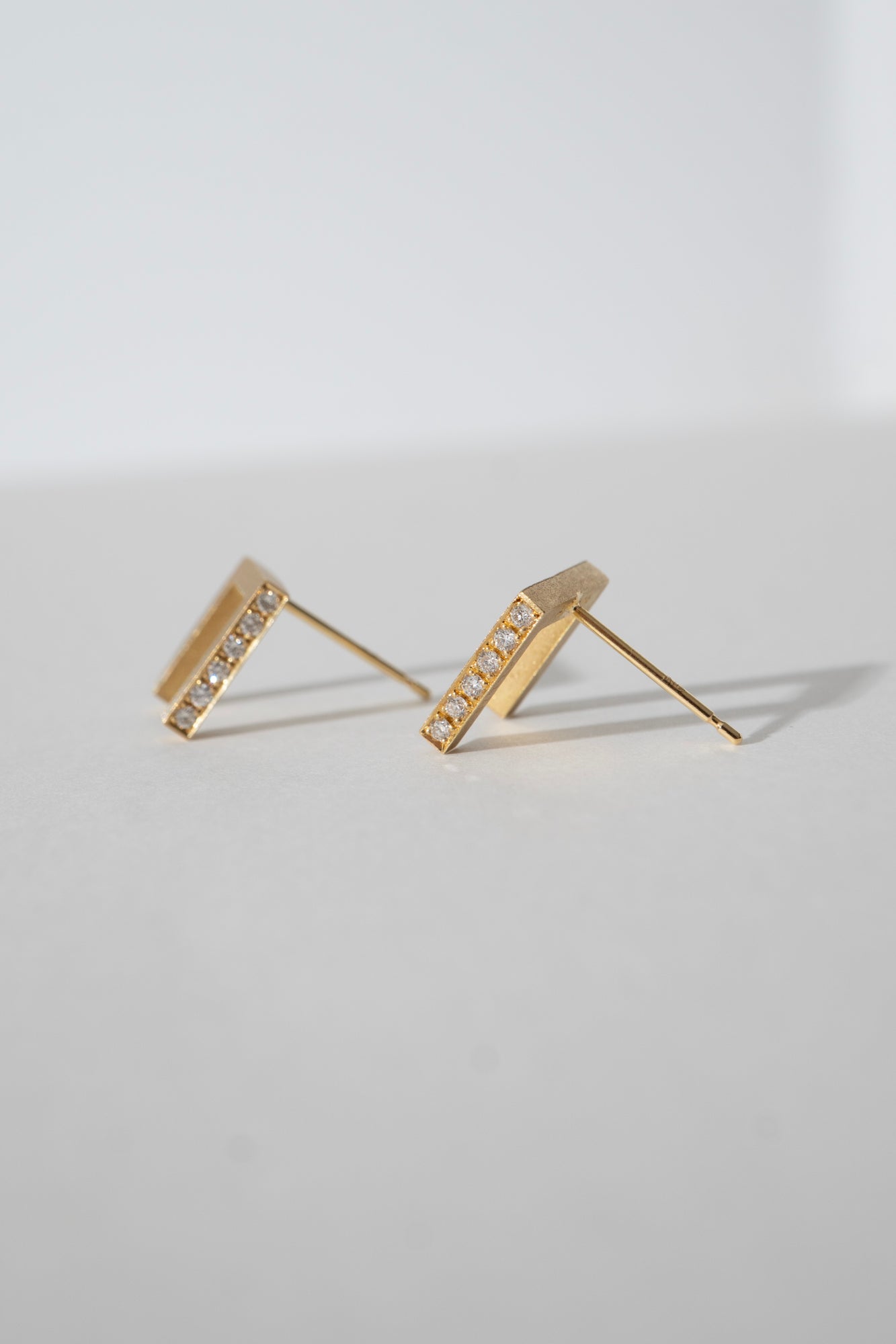 ALLIS Bridge Diamond Pierced Earrings Side /K18