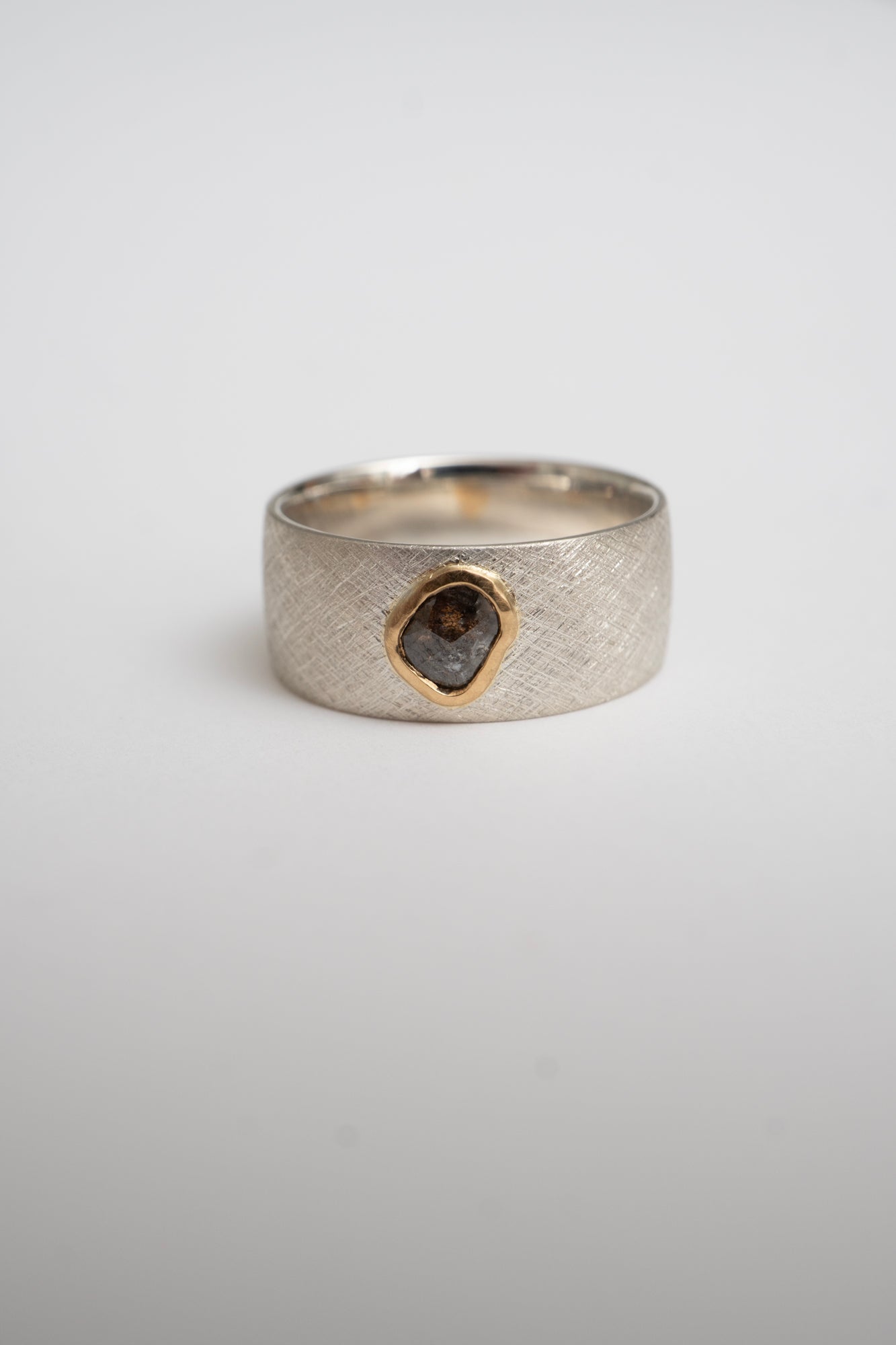 simmon Seta Salt & Pepper Diamond Bezel Flat Ring /SV900&PT100