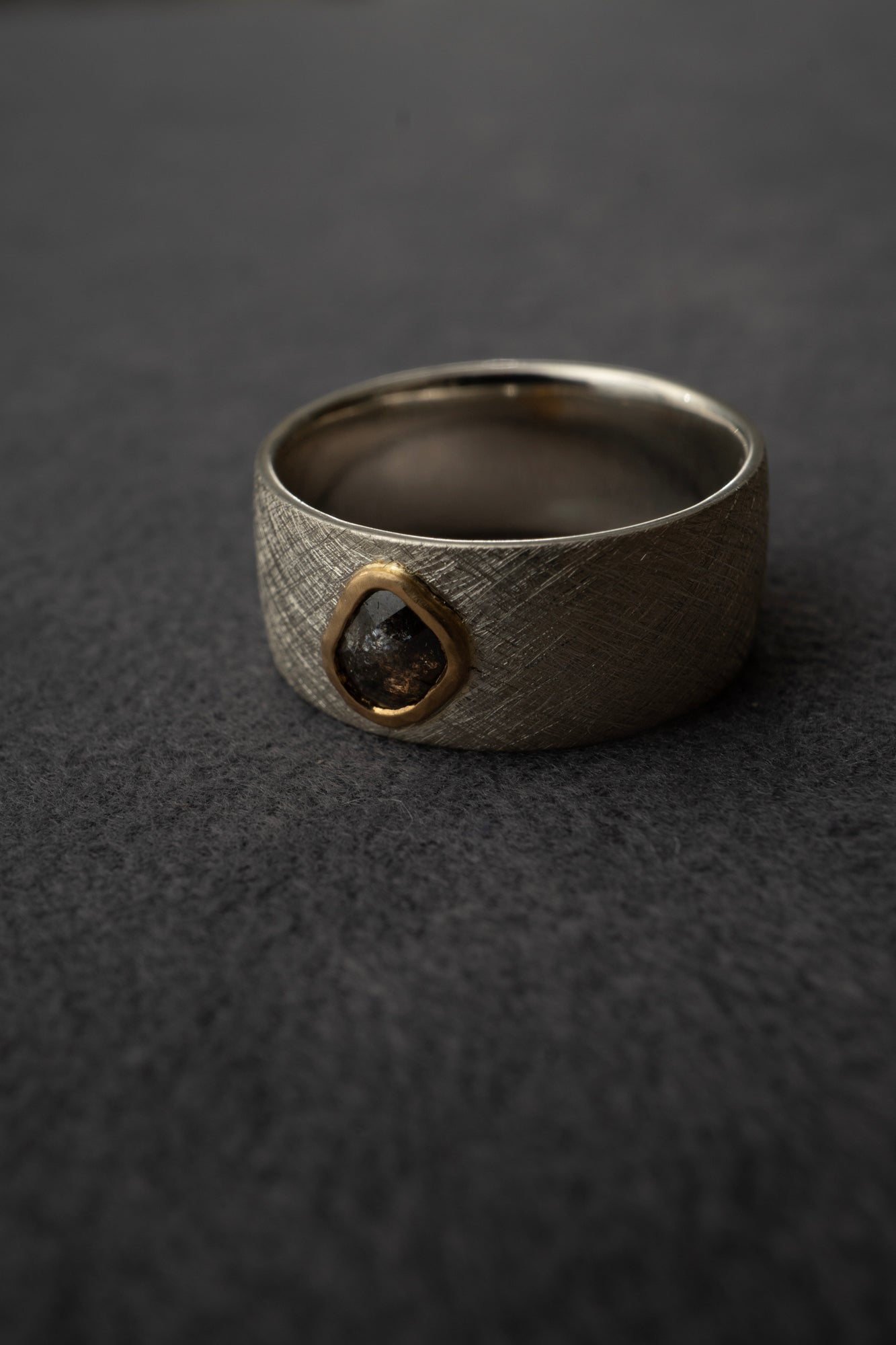 simmon Seta Salt & Pepper Diamond Bezel Flat Ring /SV900&PT100