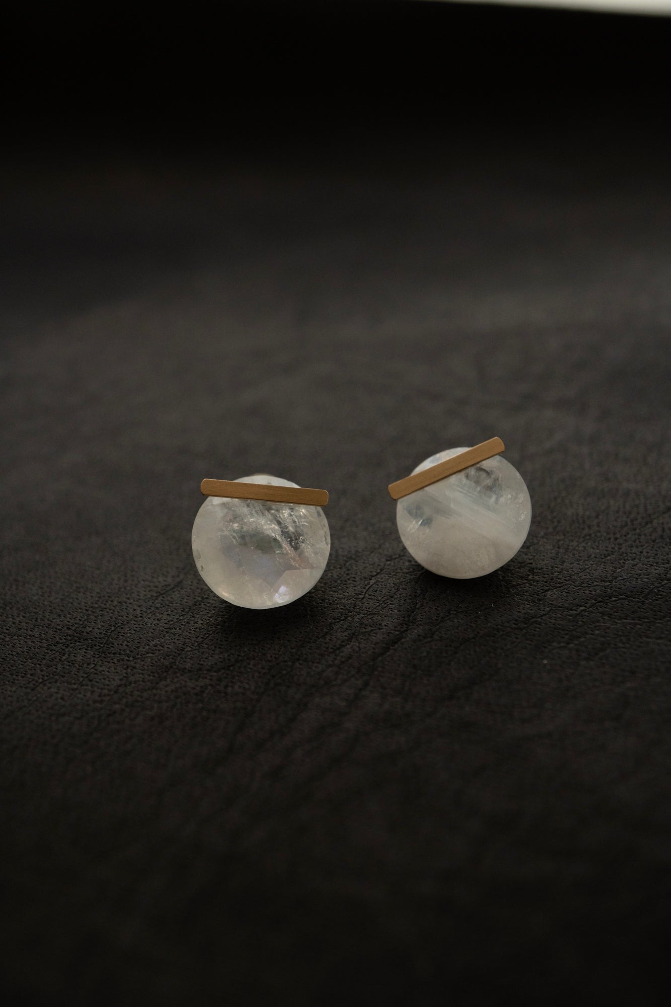 MONAKA jewellery Rainbow Moonstone bar Stone Pierce /K18