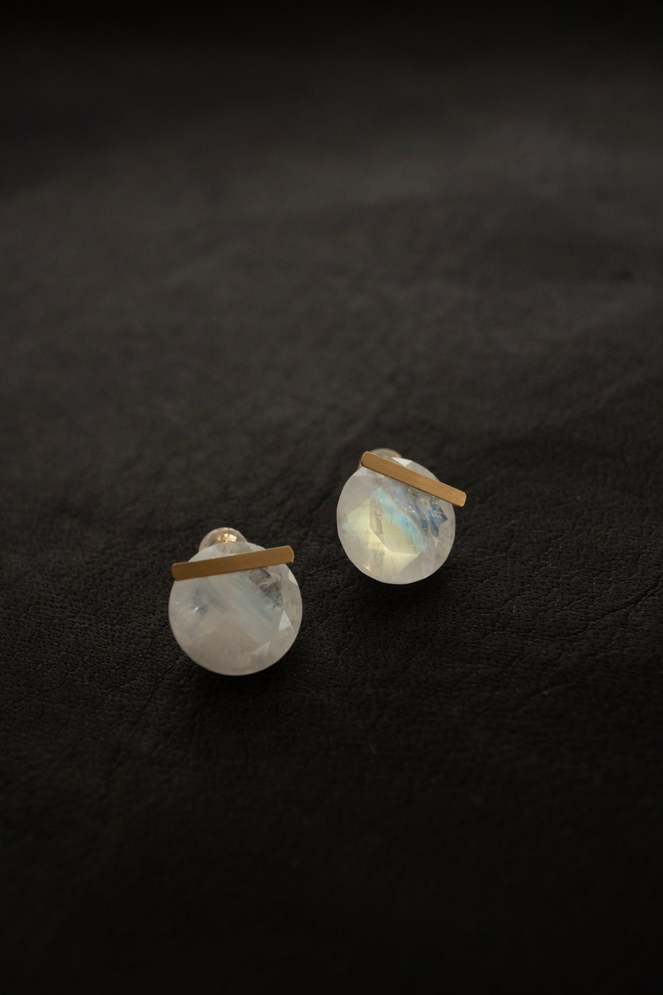 MONAKA jewellery Rainbow Moonstone bar Stone Pierce /K18