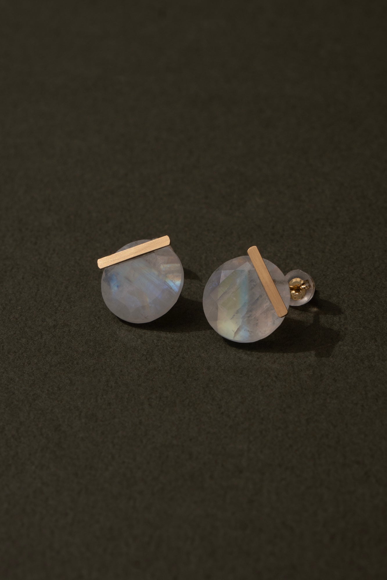 MONAKA jewellery Rainbow Moonstone bar Stone Pierce /K18