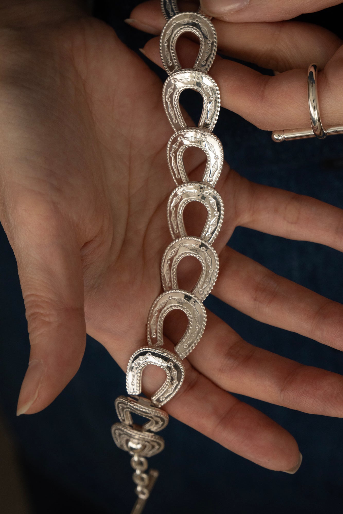 WAKAN SILVER SMITH Spirit Horse shoe Bracelet /Silver