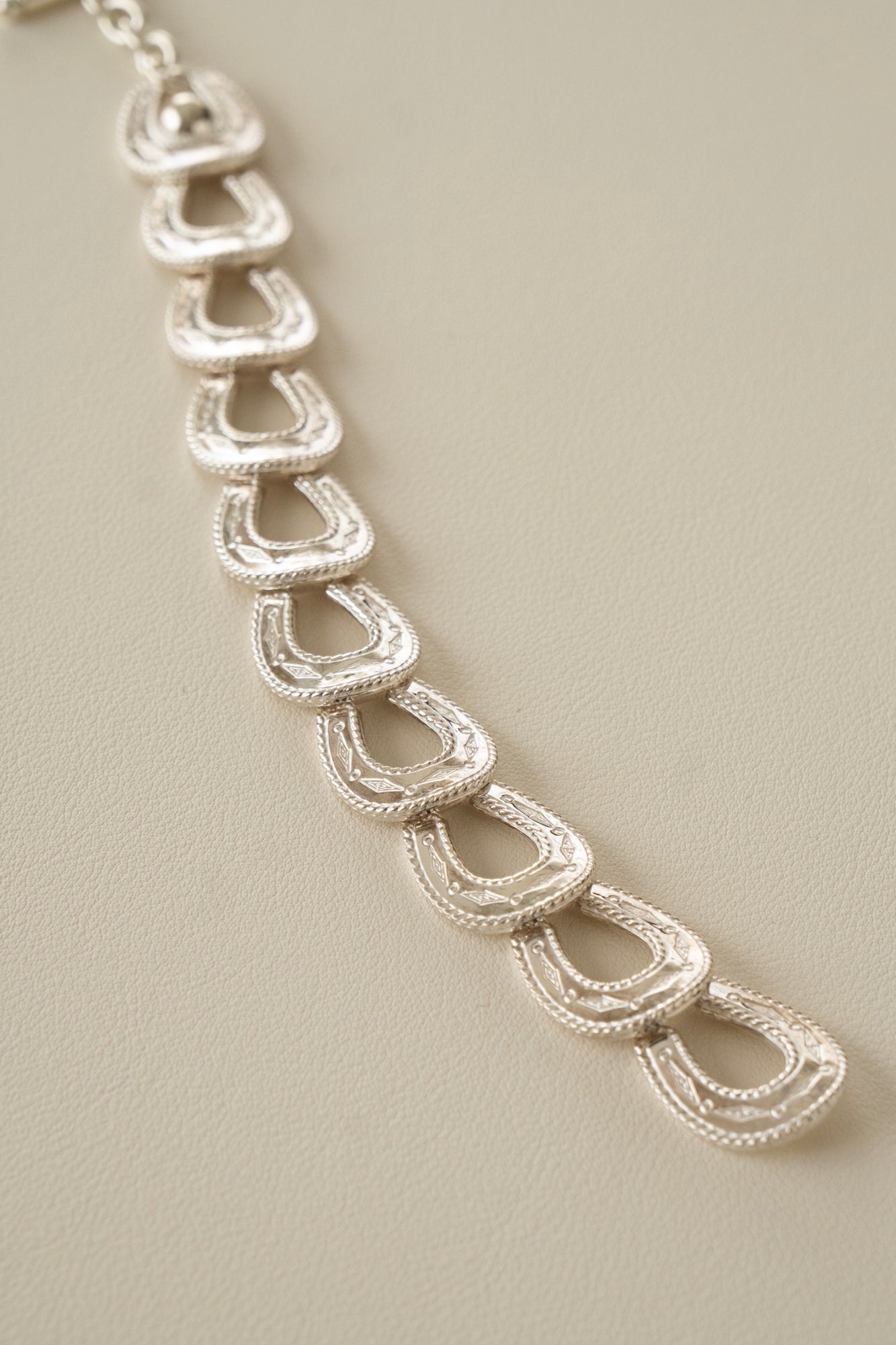 WAKAN SILVER SMITH Spirit Horse shoe Bracelet /Silver