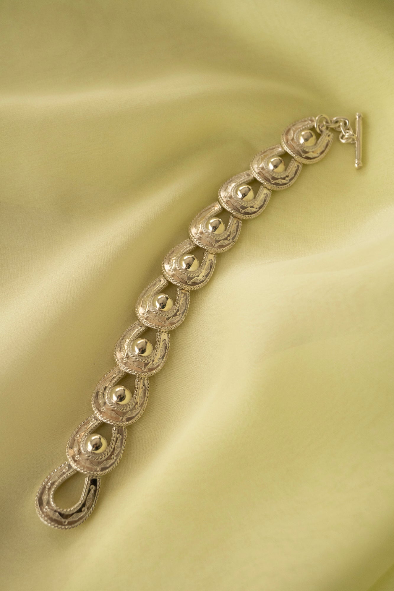 WAKAN SILVER SMITH Spirit Horse shoe Bracelet All Beads /Silver