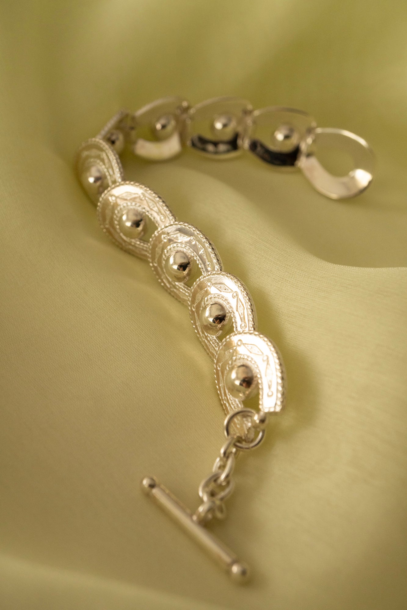 WAKAN SILVER SMITH Spirit Horse shoe Bracelet All Beads /Silver