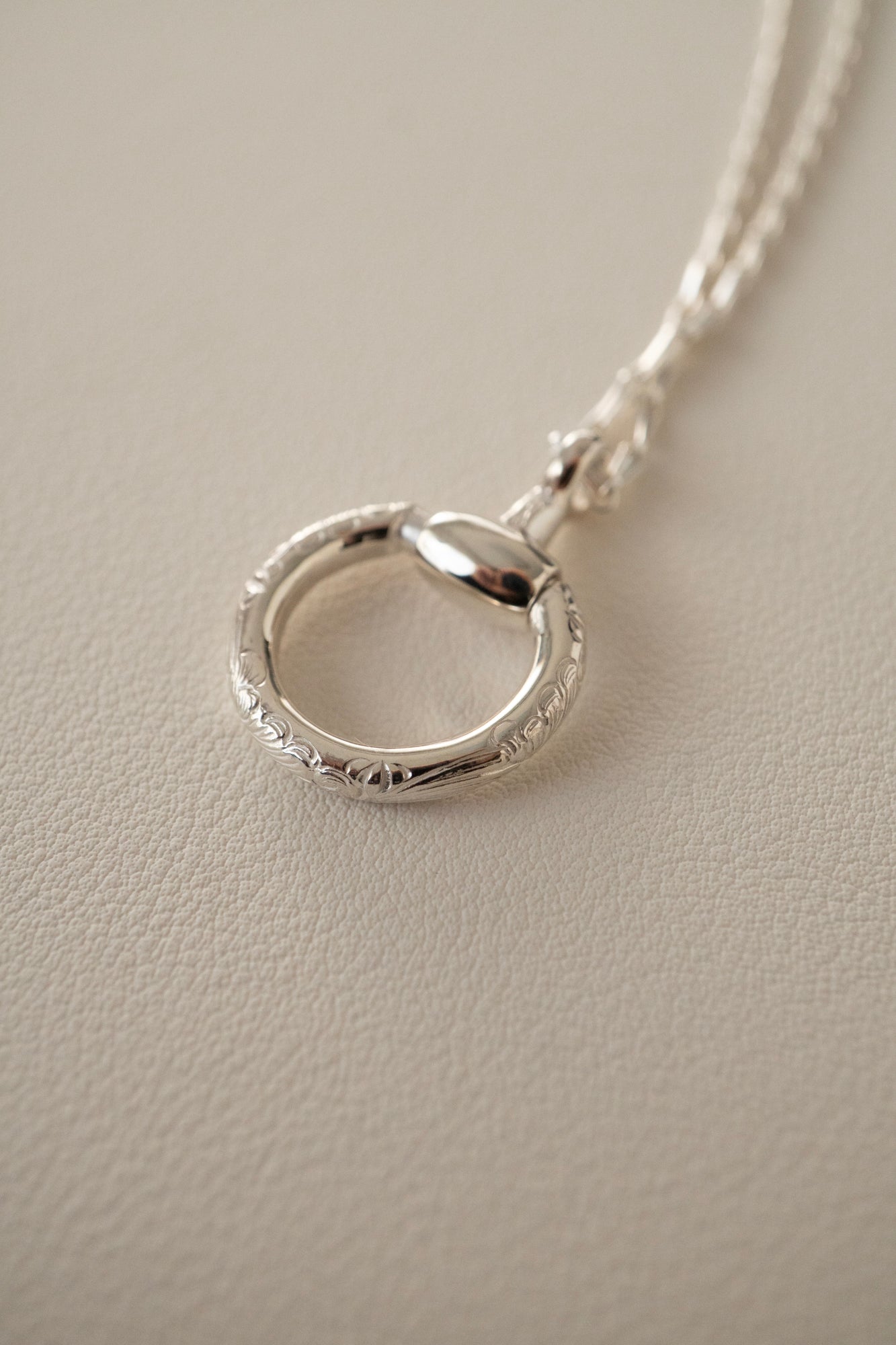 WAKAN SILVER SMITH Horse Shoe Drop Necklace & Glass Holder /Silver