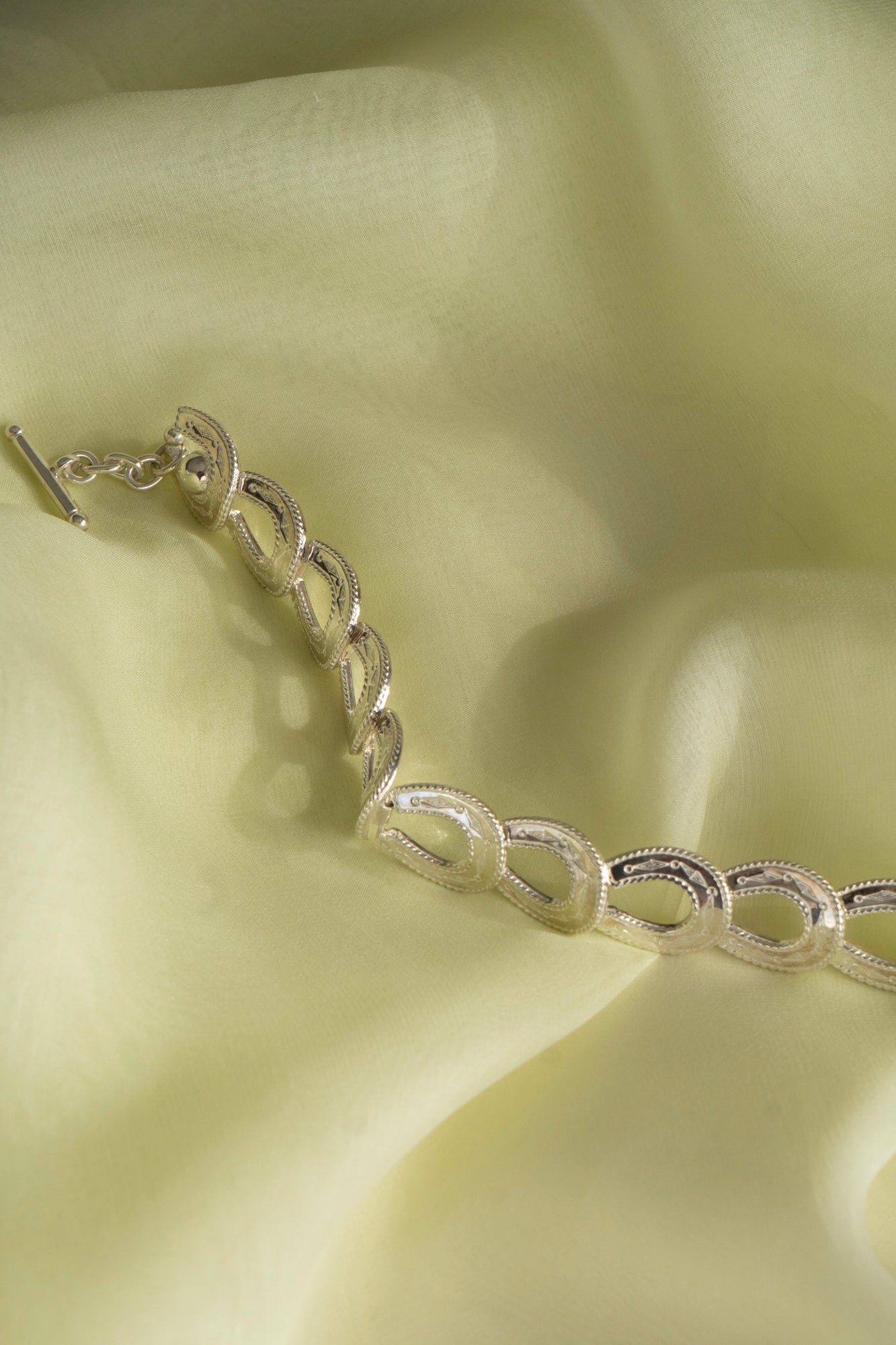 WAKAN SILVER SMITH Spirit Horse shoe Bracelet /Silver