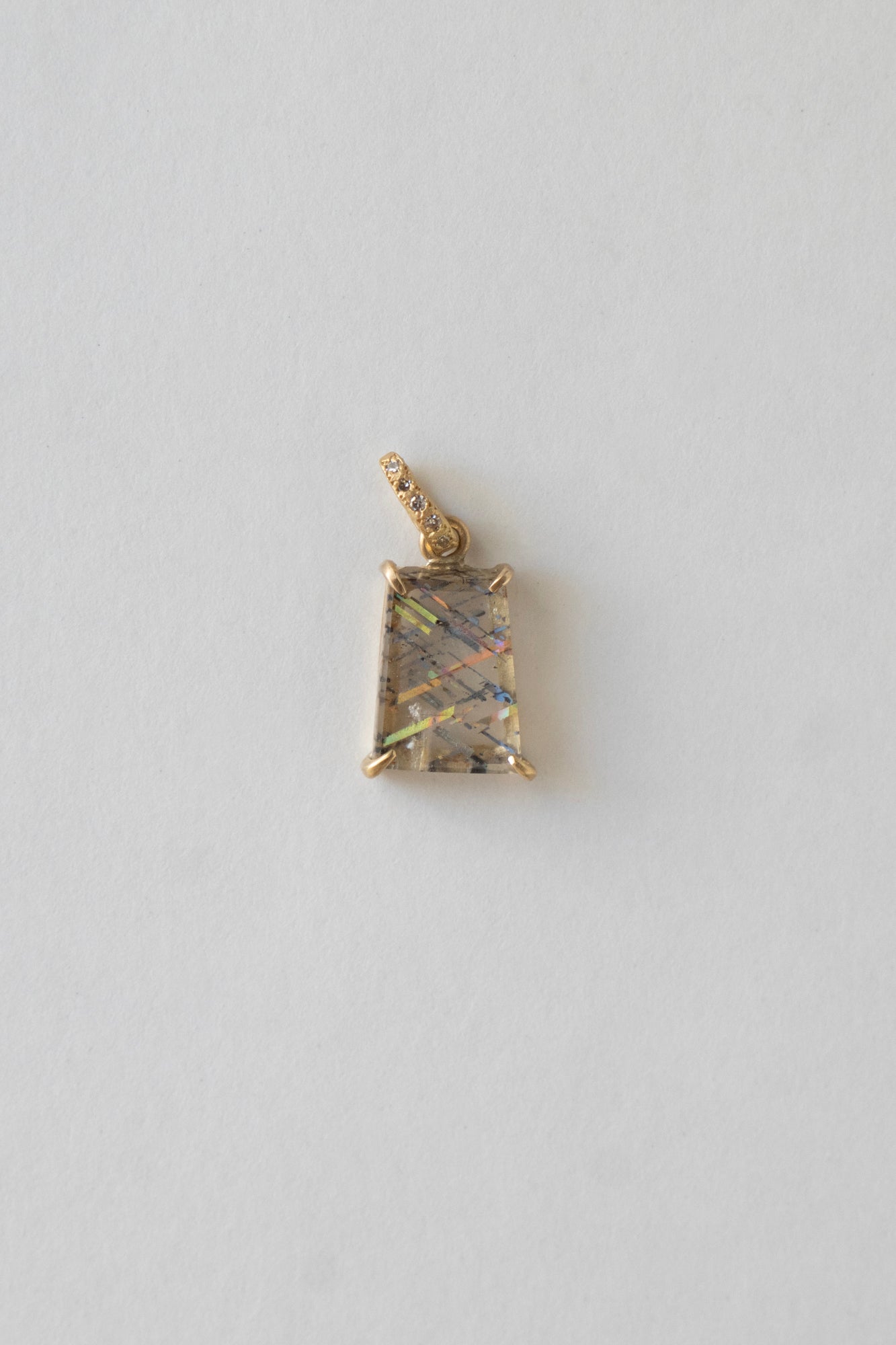 MONAKA jewellery Horse Shoe Prong Hibiki Rainbow Lattice Sunstone Pendant Charm Top /K18