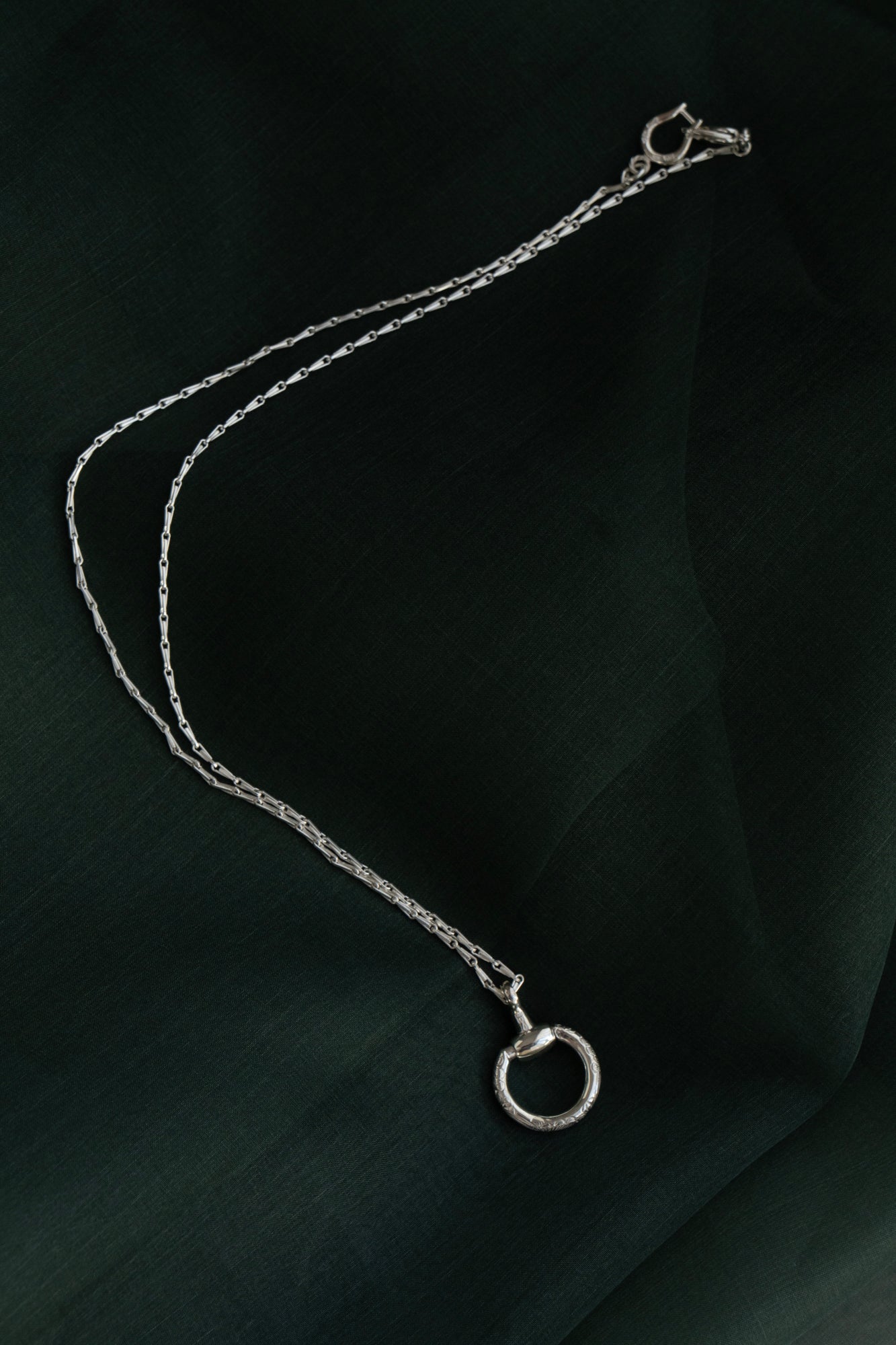 WAKAN SILVER SMITH Horse Shoe Drop Necklace & Glass Holder /Silver