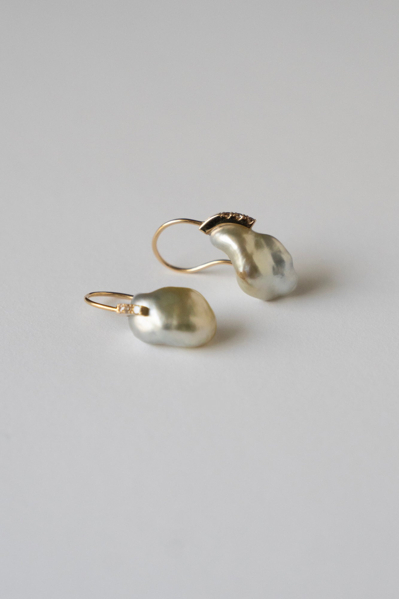 simmon Seta Keshi Pearl Line Hook Earring /K18