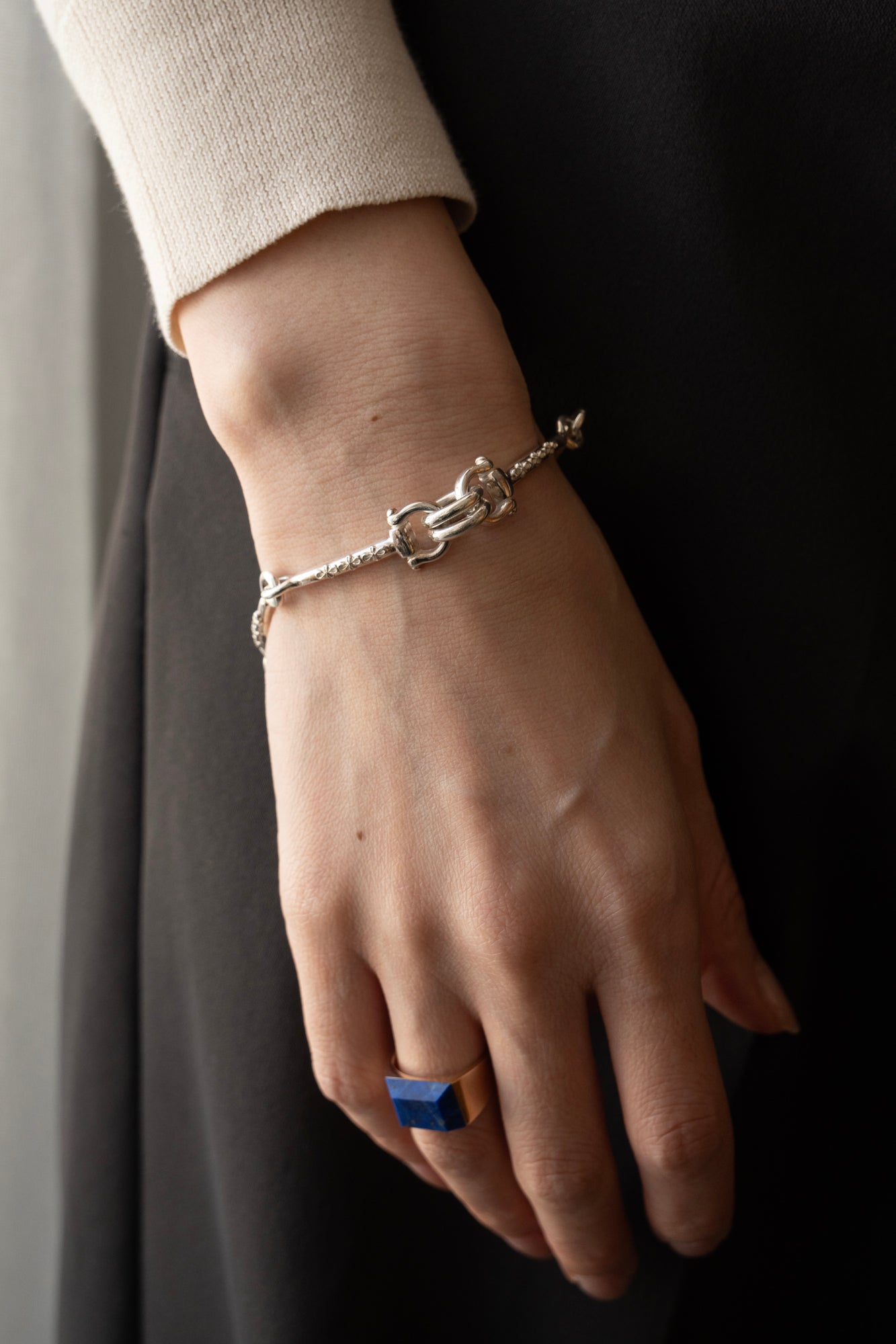 WAKAN SILVER SMITH Mobius Pattern Horse Bit Bracelet /Silver