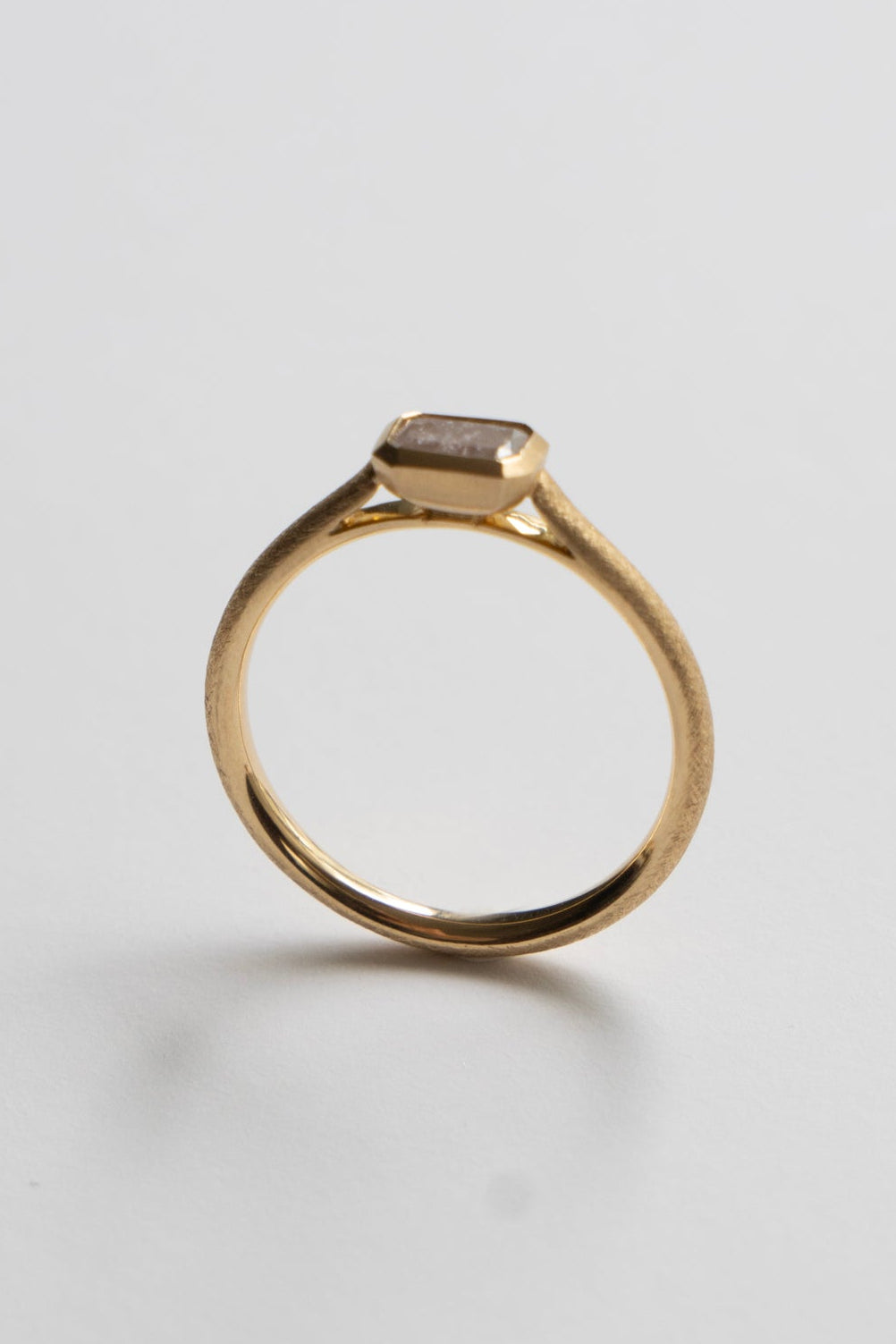 simmon Seta Radiant Cut Cracked Pink Inclusion Diamond Bezel Set Ring /K18