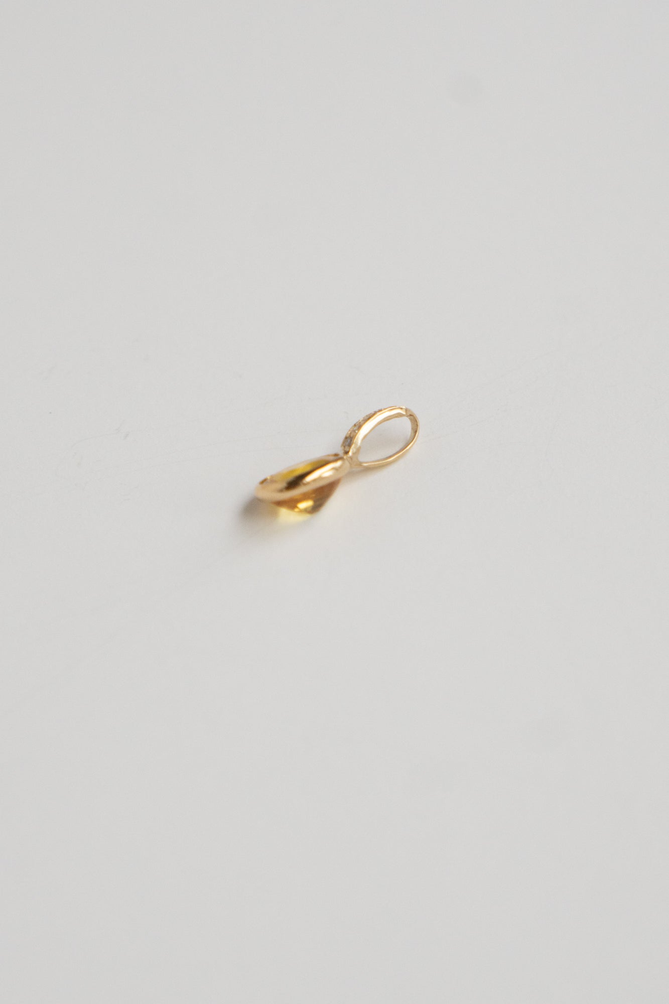 bohem Tiny Charm Top Yellow Sapphire /K18
