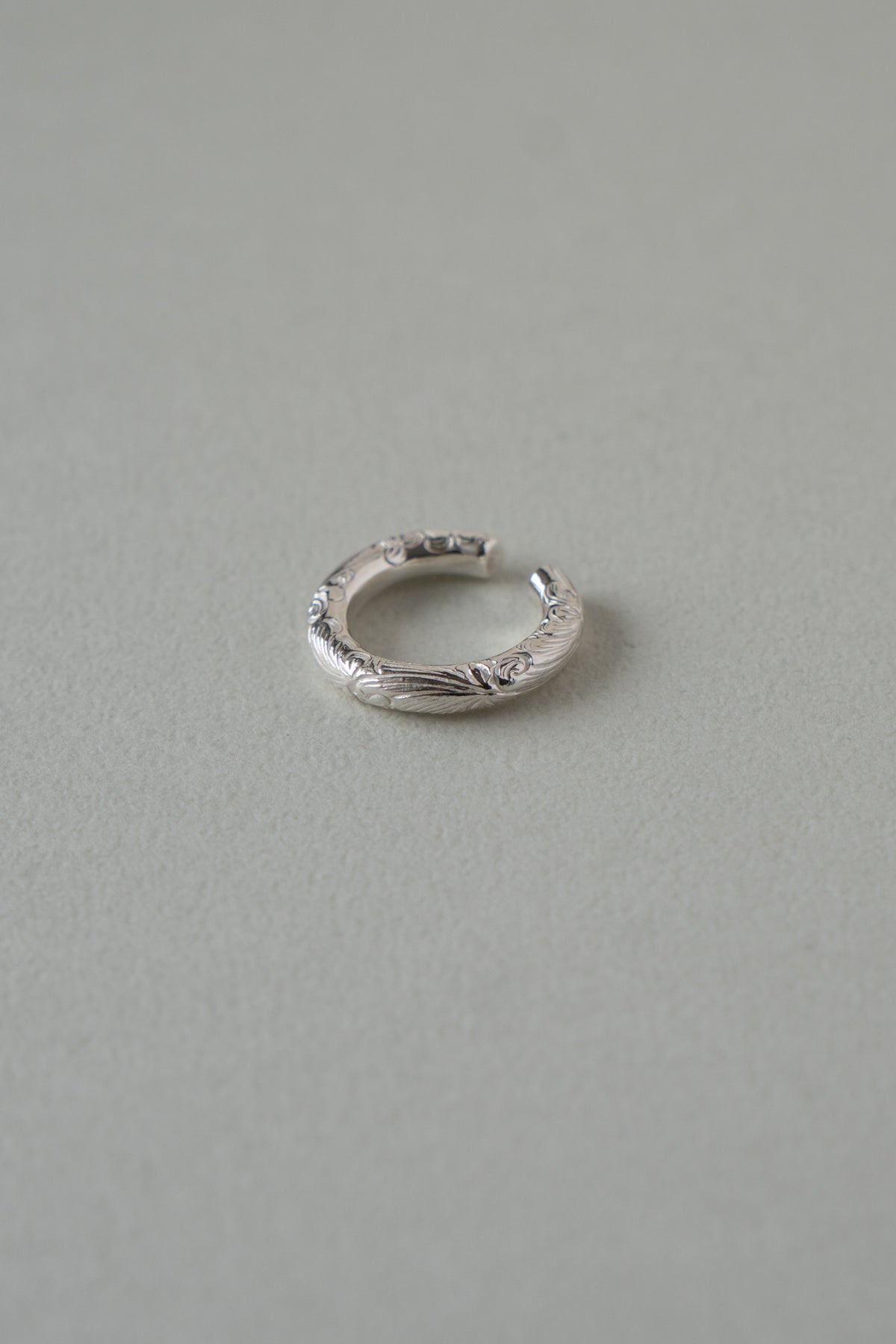 WAKAN SILVER SMITH Arabesque Round Ear cuff /Silver