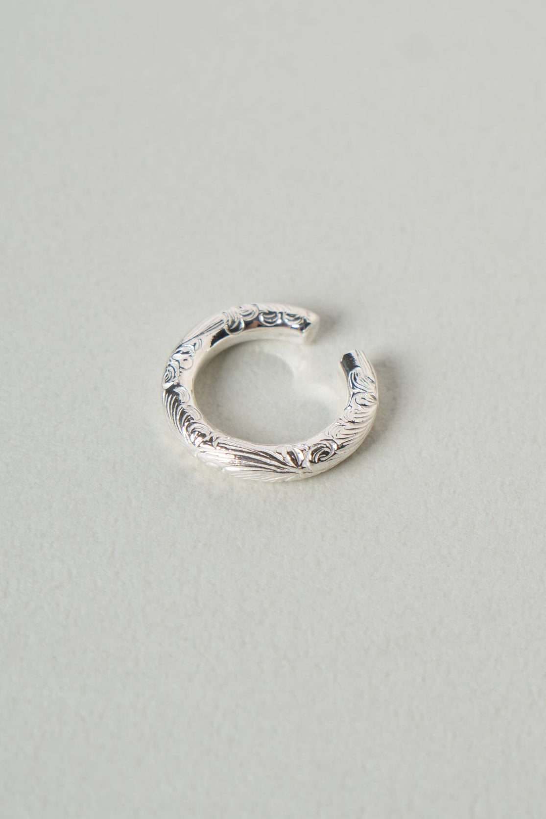 WAKAN SILVER SMITH Arabesque Round Ear cuff /Silver