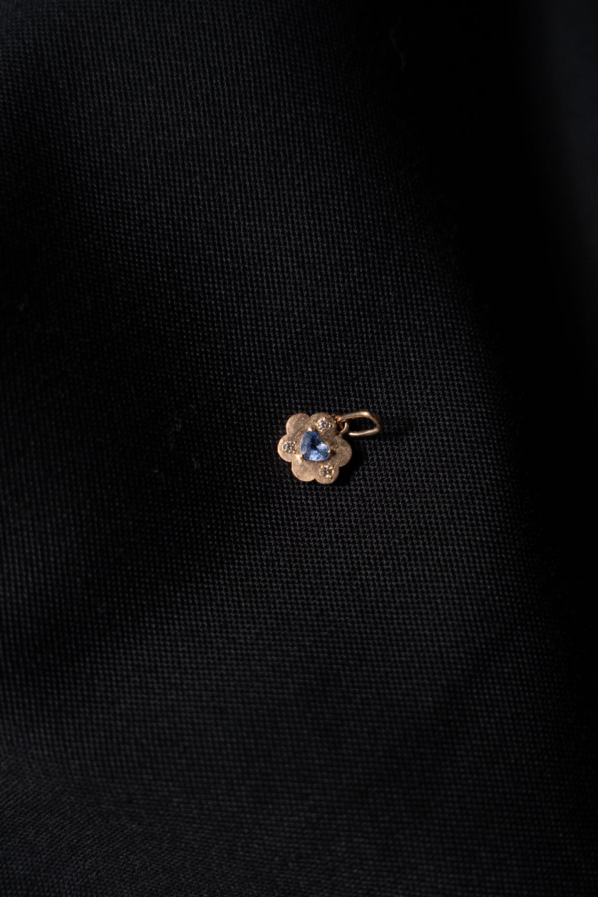 bohem Cotton Flower Charm Top Blue Sapphire / K10