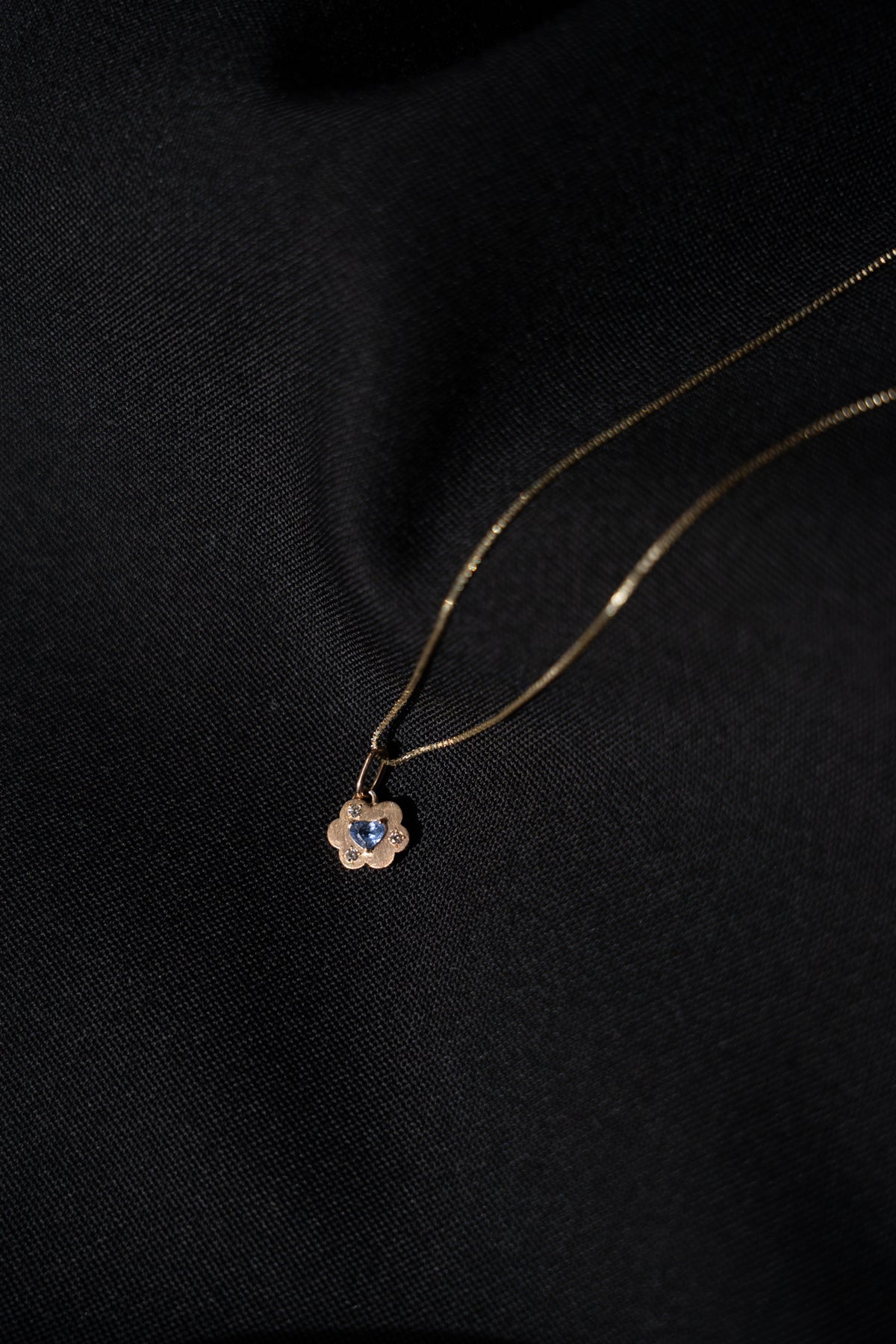 bohem Cotton Flower Charm Top Blue Sapphire / K10
