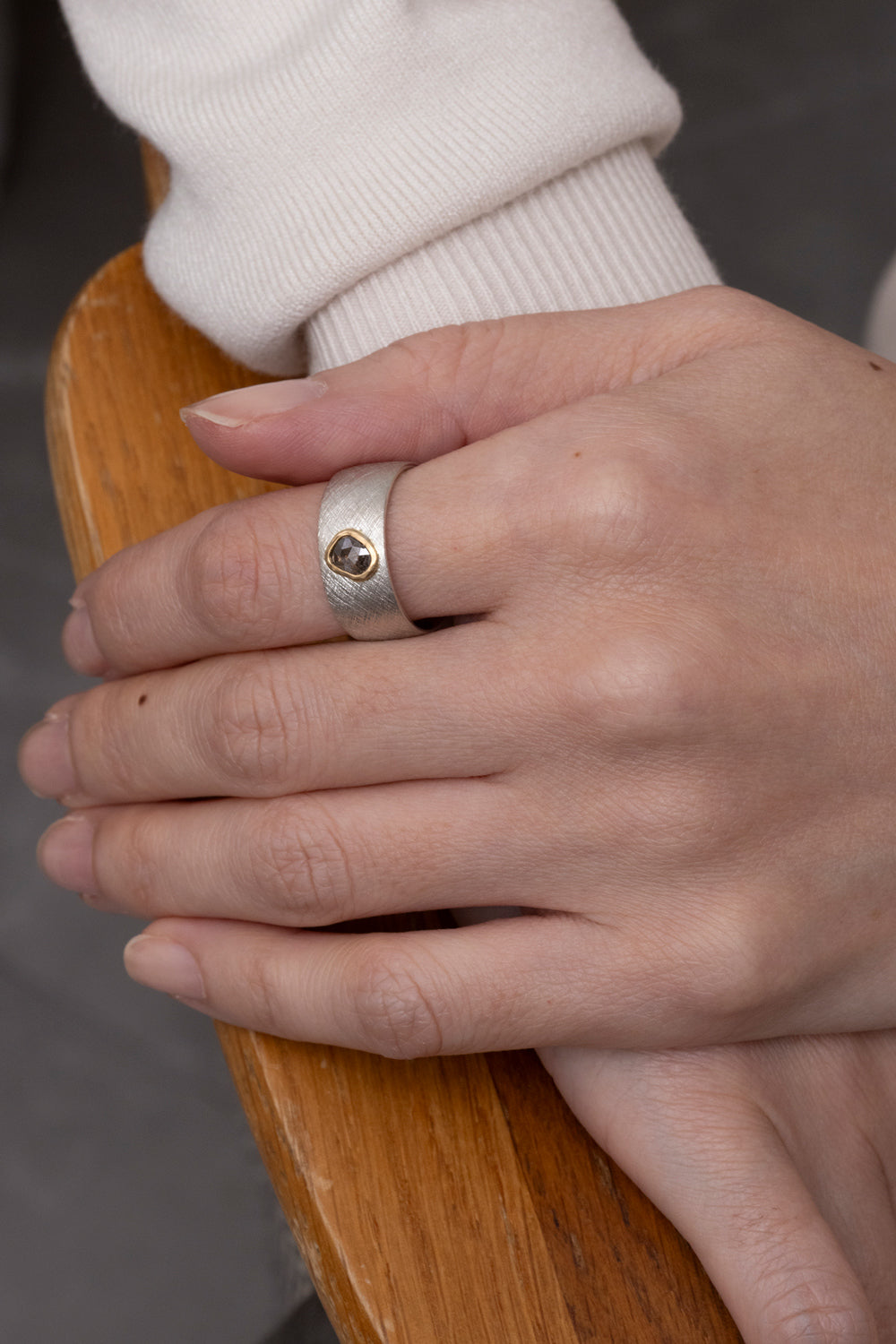 simmon Seta Salt & Pepper Diamond Bezel Flat Ring /SV900&PT100