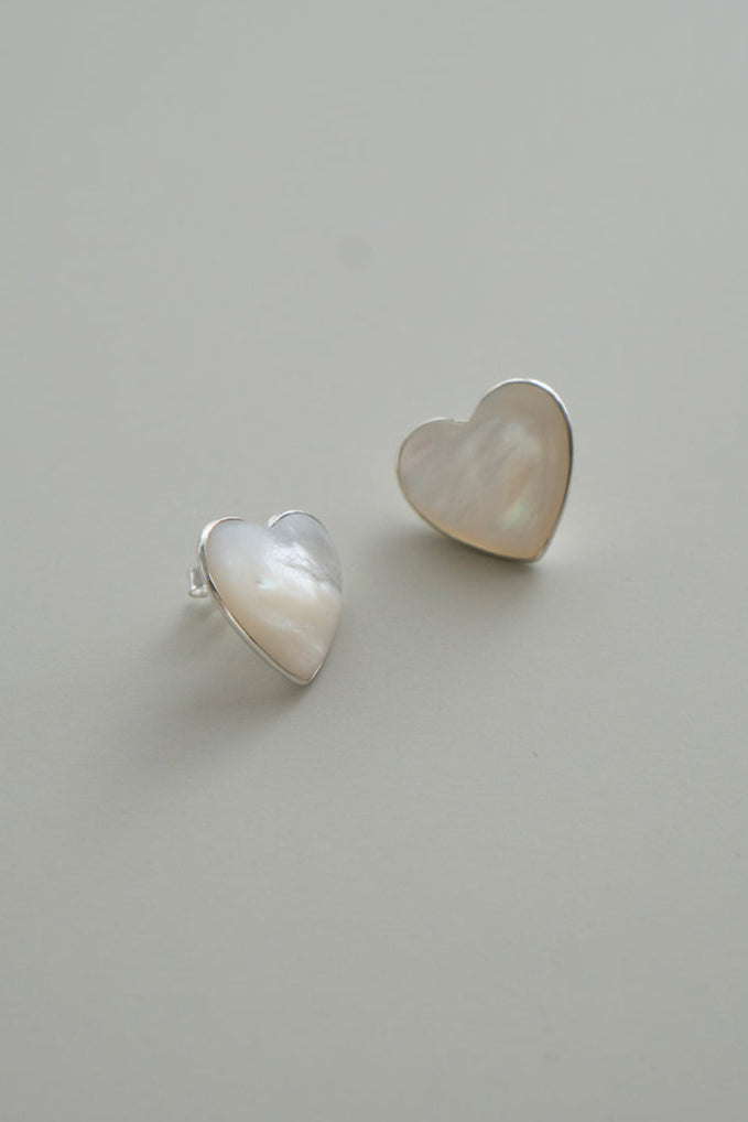 ANNIKA INEZ Mother of pearl heart pierced earrings Sml /SV