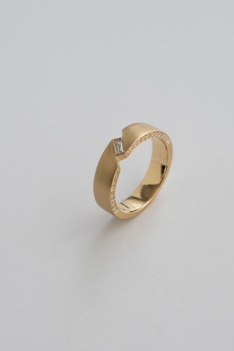 ALLIS Baguette & Melee Diamond Ring /K18