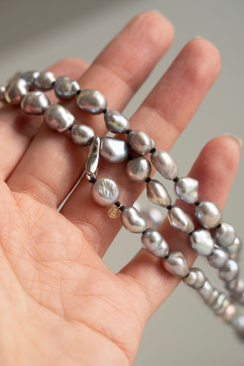 bohem All Knot Baroque Pearl Long Necklace Navy