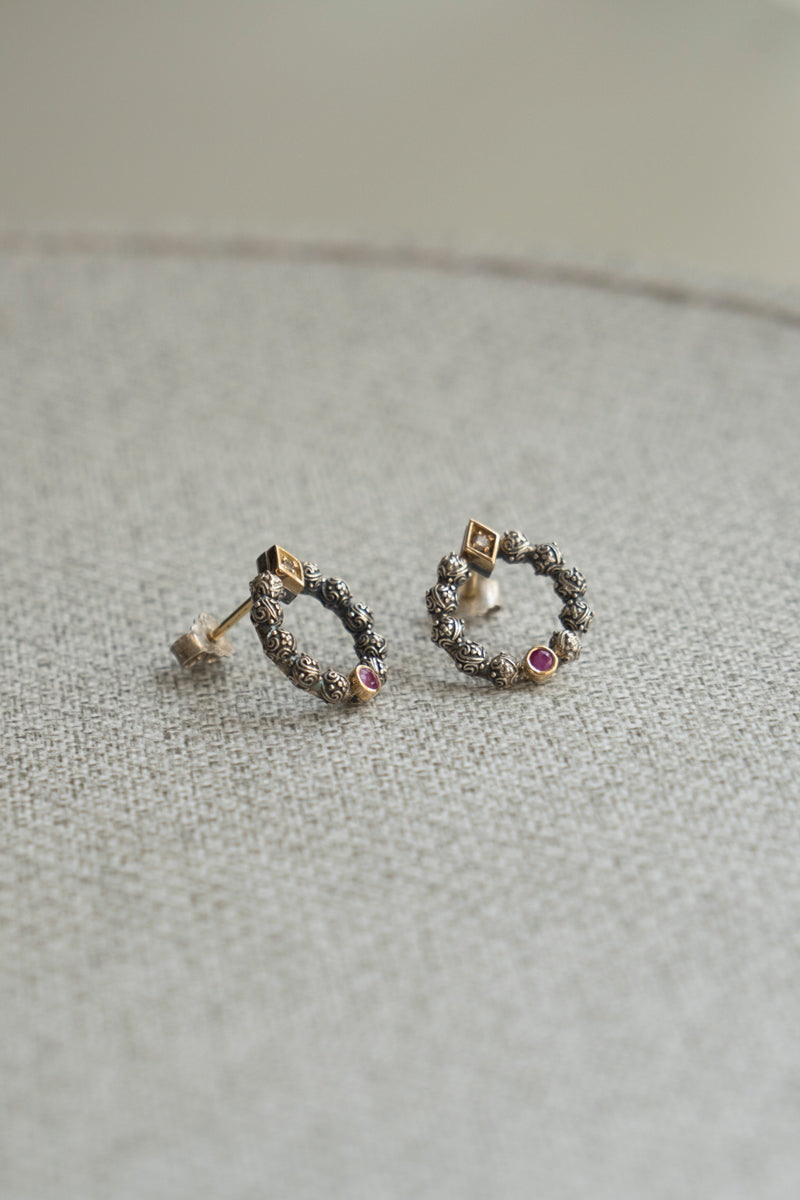 Gerochristo Garden Shadows Circle Stud Earrings Ruby /SV&K18