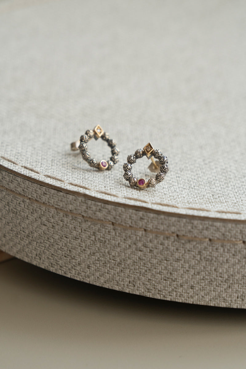 Gerochristo Garden Shadows Circle Stud Earrings Ruby /SV&K18
