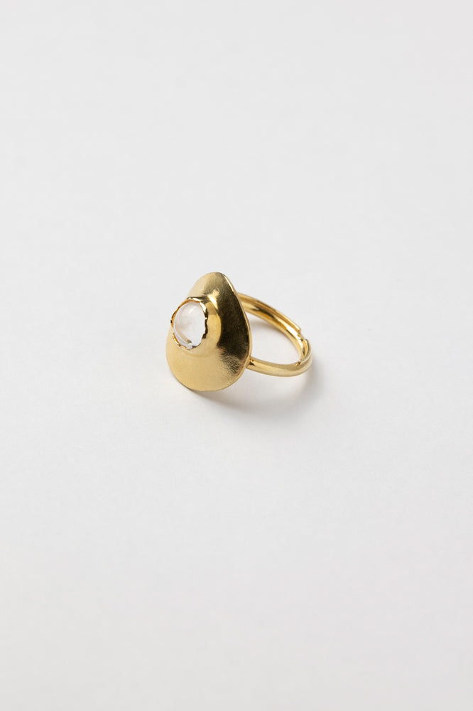 mocco quartz in lay pinky ring