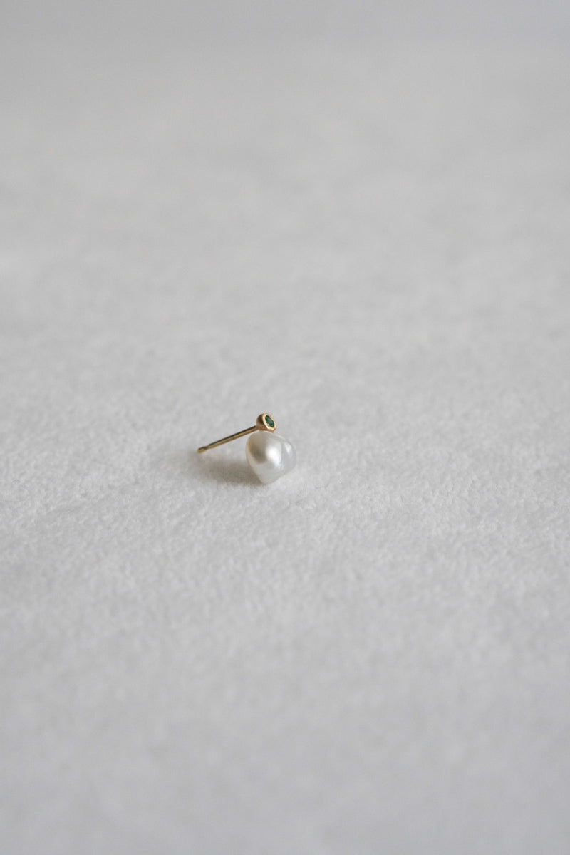 MINIMUMNUTS keshi pearl * emerald pierce C /K18