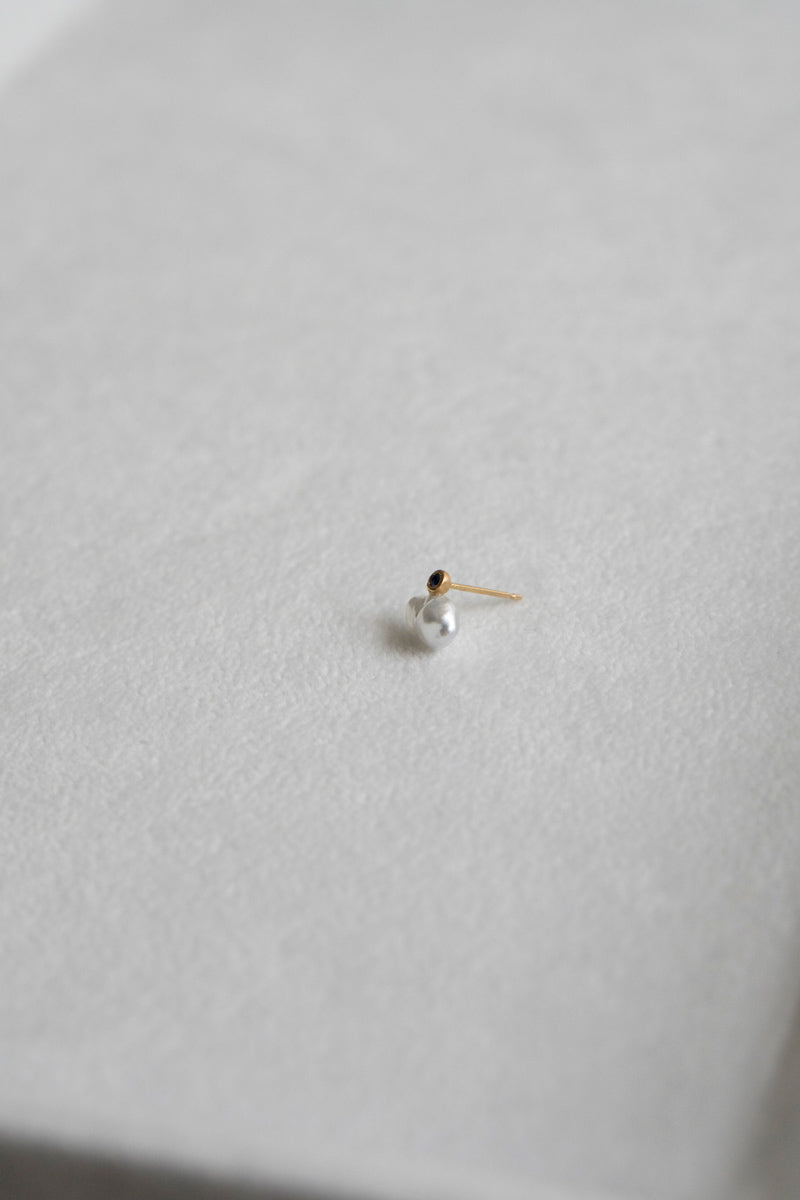 MINIMUMNUTS keshi pearl * blue sapphire pierce C /K18