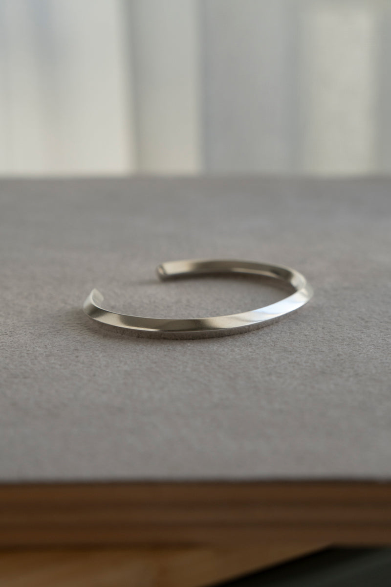 simmon Basic Rhombus Bangle /Silver