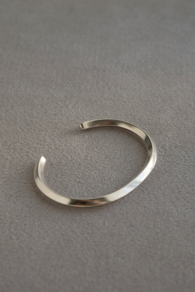 simmon Basic Rhombus Bangle /Silver