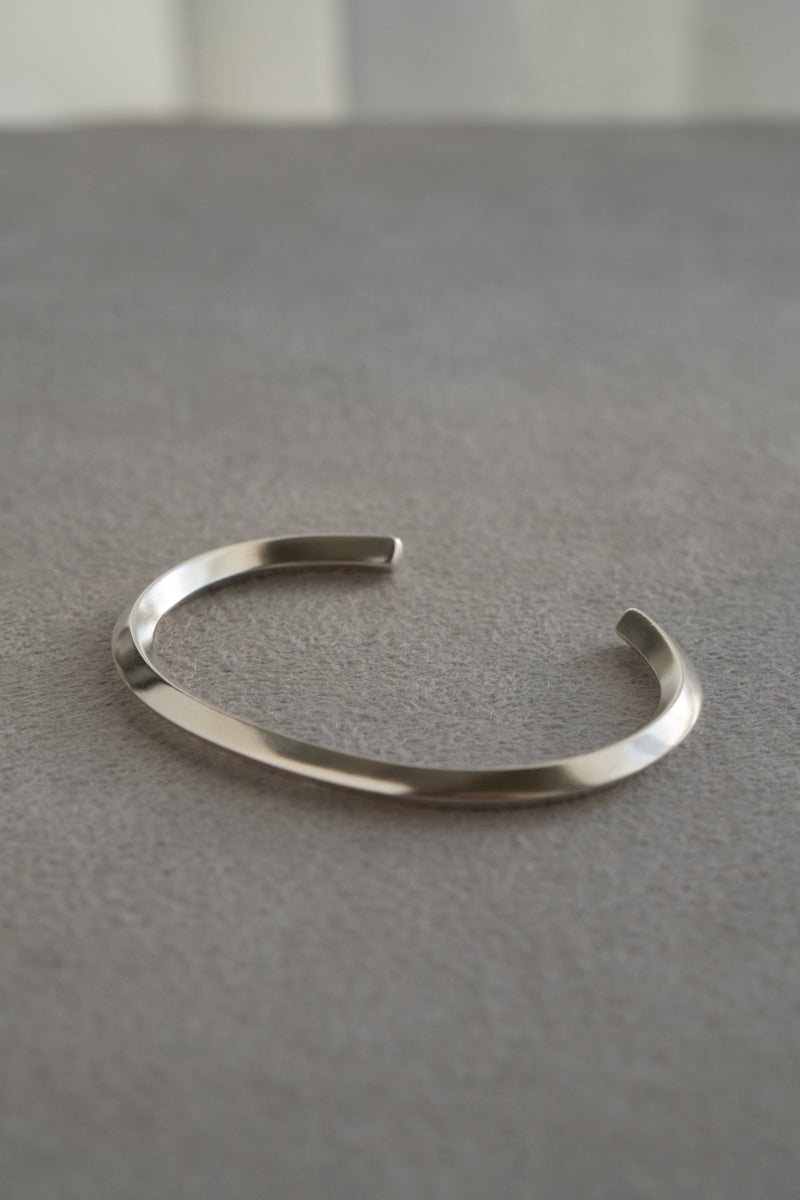 simmon Basic Rhombus Bangle /Silver