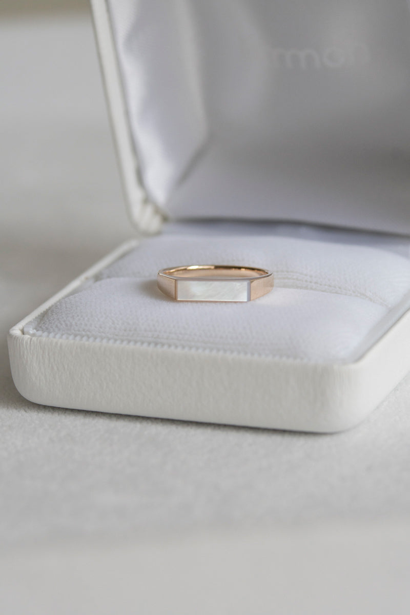 simmon 10K & NARROW SHELL SIGNET RING CUT /K10