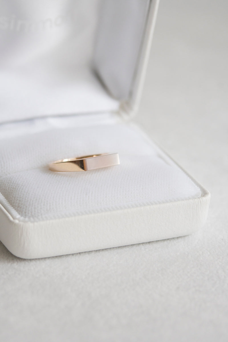 simmon 10K & NARROW SHELL SIGNET RING CUT /K10