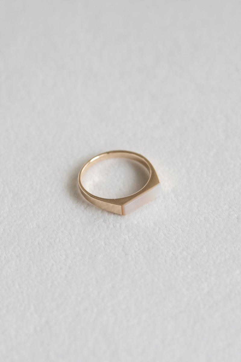 simmon 10K & NARROW SHELL SIGNET RING CUT /K10