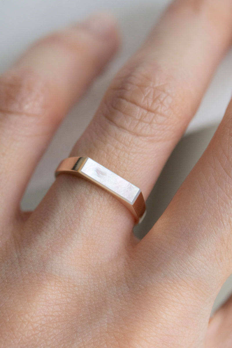 simmon 10K & NARROW SHELL SIGNET RING CUT /K10