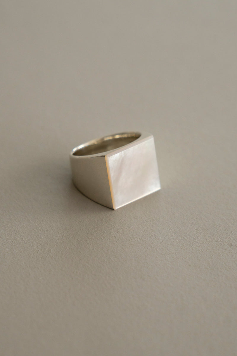 simmon Wide Square Shell Signet Ring /Silver