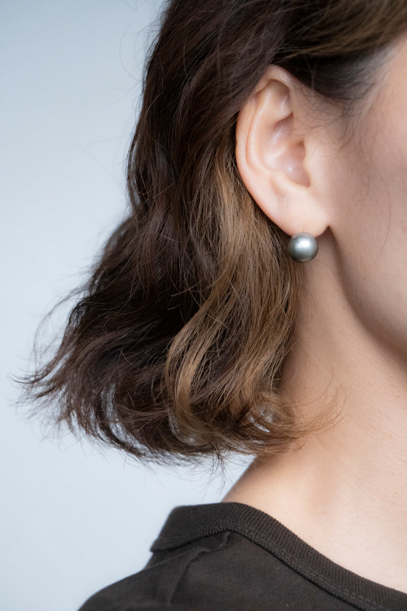 simmon Seta Black south sea pearl pierced earring /K18